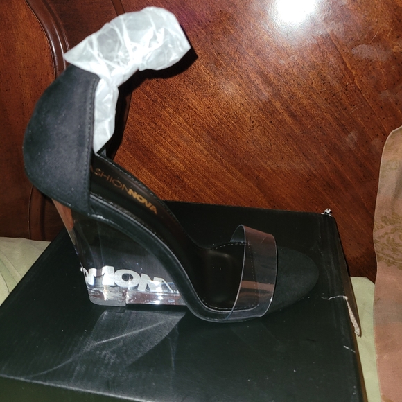 Womens Shoes - Picture 2 of 2